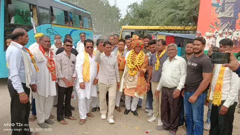 Farewell ceremony of rural postman Bachchu Singh after 41 years of