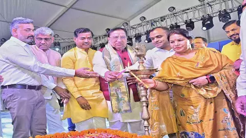 जश्न-ए-उत्तराखंड: रजत उत्सव का सांसद नरेश बंसल ने किया आगाज़, CM धामी की जमकर की तारीफ जश्न-ए-उत्तराखंड: रजत उत्सव का सांसद नरेश बंसल ने किया आगाज़, CM धामी की जमकर की तारीफ