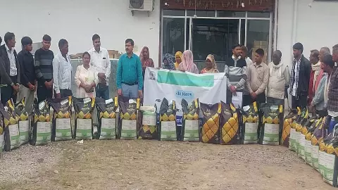 Paramartha organization gives new nominees to distressed farmers Paramartha organization gives new nominees to distressed farmers