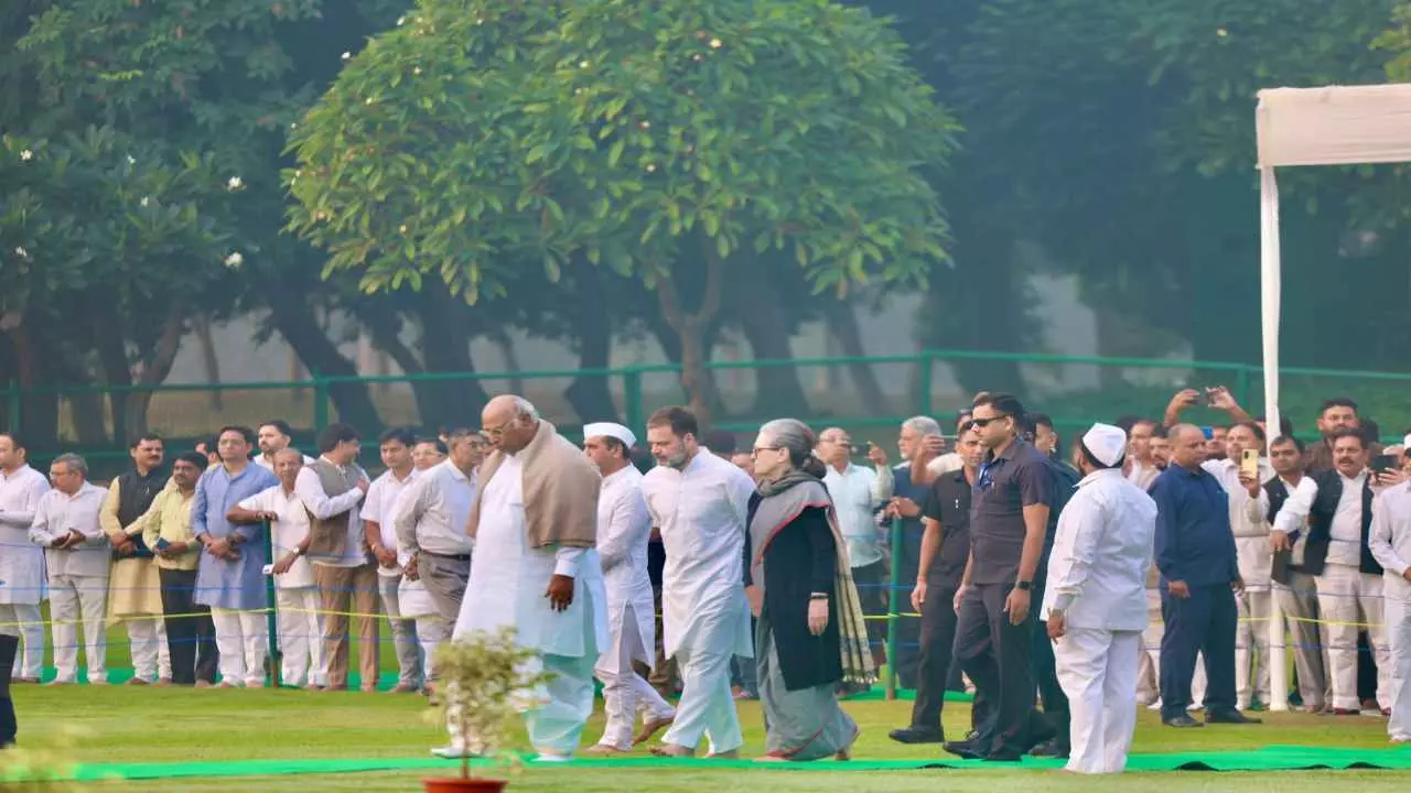 भारत की इंदिरा-निडर, दृढ़ और अटल : दिवंगत प्रधानमंत्री की पुण्यतिथि पर राहुल गांधी ने दी श्रद्धांजलि भारत की इंदिरा-निडर, दृढ़ और अटल : दिवंगत प्रधानमंत्री की पुण्यतिथि पर राहुल गांधी ने दी श्रद्धांजलि