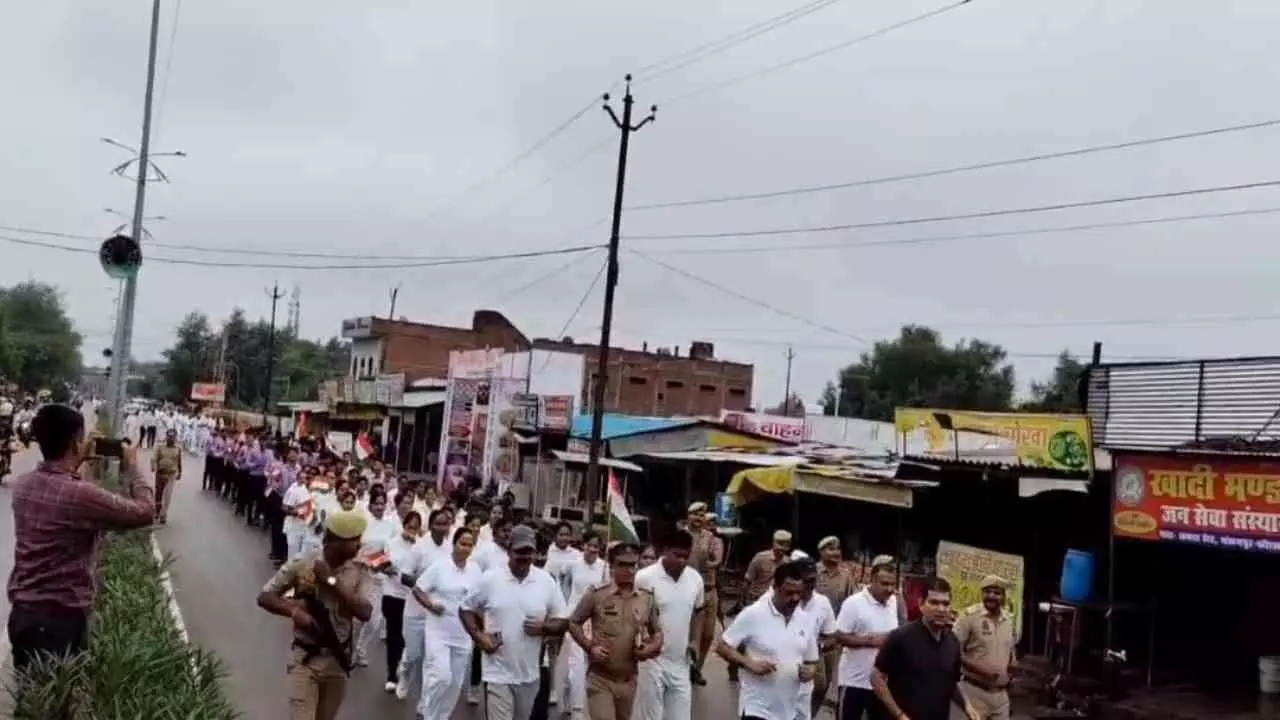 Kaushambi News: लौहपुरुष को किया गया नमन — “रन फॉर यूनिटी” में उमड़ा जनसैलाब Kaushambi News: लौहपुरुष को किया गया नमन — “रन फॉर यूनिटी” में उमड़ा जनसैलाब