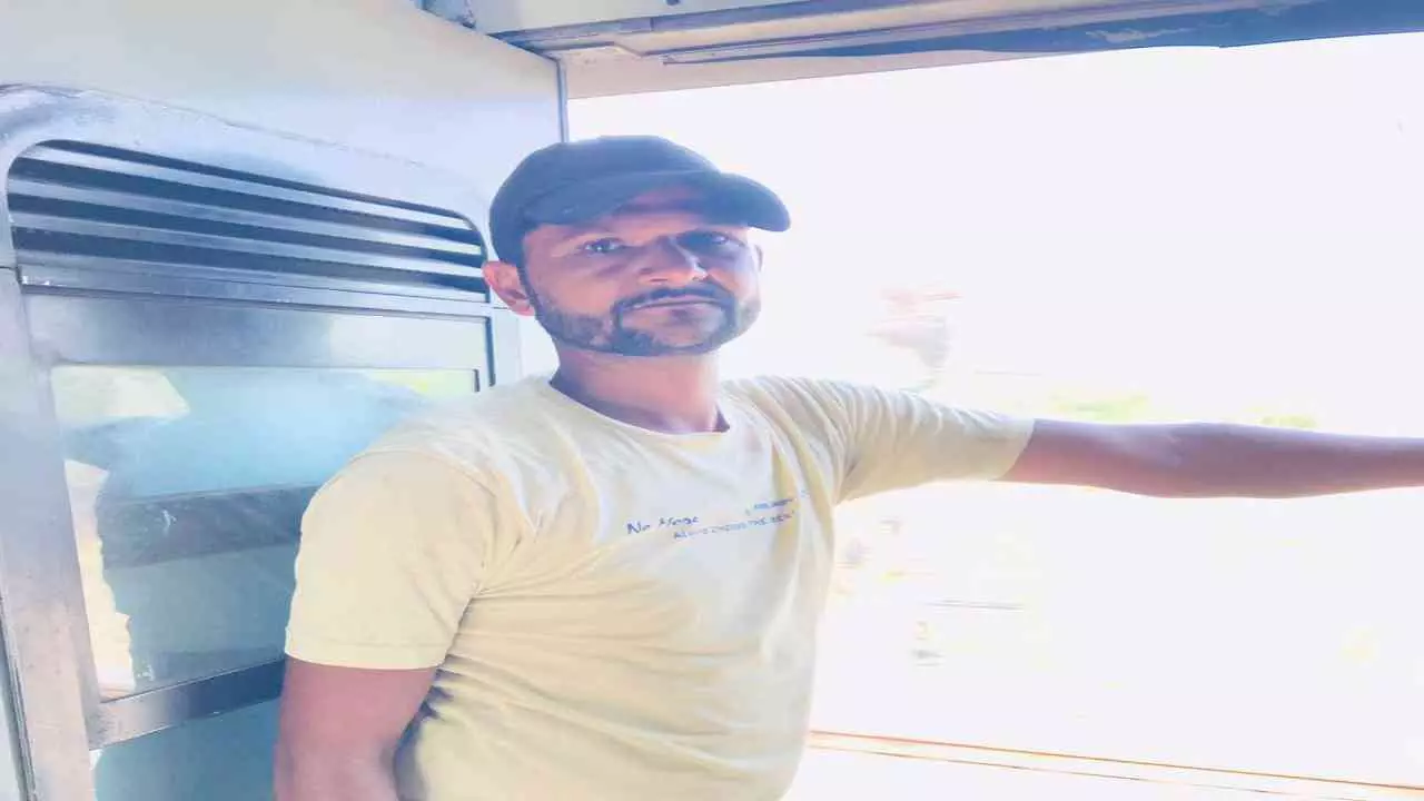 Bulandshahr: इज्जत पर हाथ डाला तो हथौड़े से पीट पीटकर कर दी भांजे की हत्या! मामी गिरफ्तार Bulandshahr: इज्जत पर हाथ डाला तो हथौड़े से पीट पीटकर कर दी भांजे की हत्या! मामी गिरफ्तार