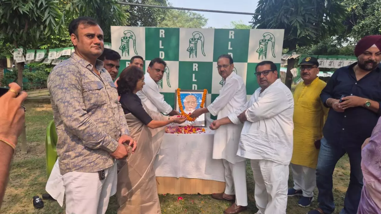 Meerut News: मेरठ में रालोद कार्यकर्ताओं ने सरदार पटेल को किया नमन, सदस्यता अभियान का भव्य समापन Meerut News: मेरठ में रालोद कार्यकर्ताओं ने सरदार पटेल को किया नमन, सदस्यता अभियान का भव्य समापन