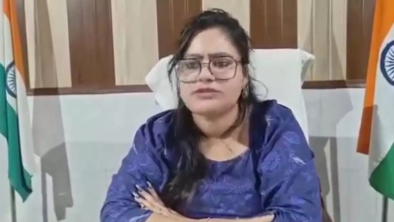 Dispute between SDM Neha Mishra and lawyers in Karnalganj tehsil peaks Dispute between SDM Neha Mishra and lawyers in Karnalganj tehsil peaks