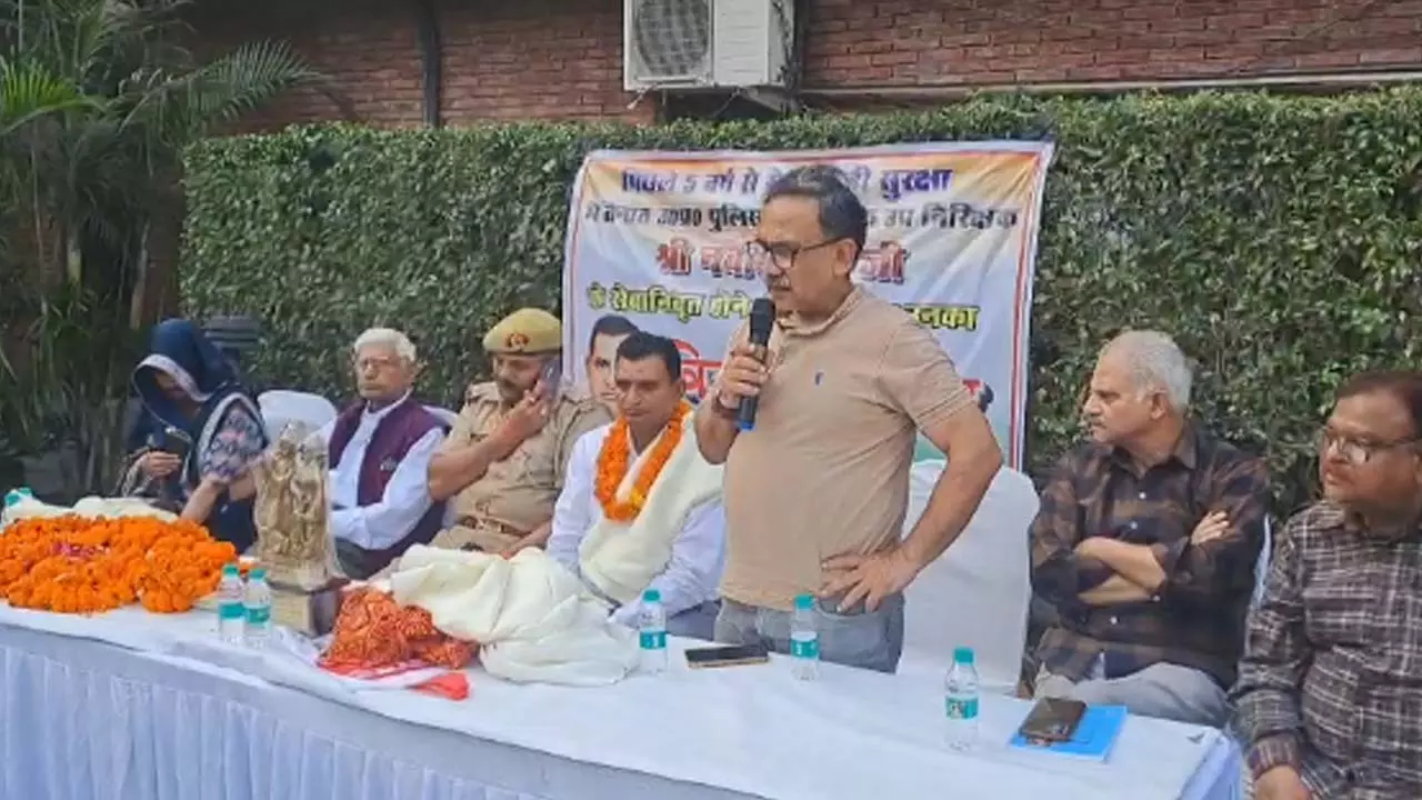 Emotional farewell of Nawab Singh posted in security of former MLA Vivek Bansal, Mila Samman Emotional farewell of Nawab Singh posted in security of former MLA Vivek Bansal, Mila Samman