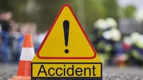 राजस्थान: स्कूल बस पलटने से कई बच्चे घायल, घायलों का इलाज जारी राजस्थान: स्कूल बस पलटने से कई बच्चे घायल, घायलों का इलाज जारी