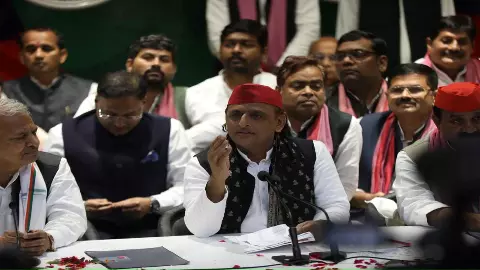पूरा प्रदेश भ्रष्टाचार... अखिलेश ने किया योगी सरकार के घोटालों का पर्दाफाश, बताए कई बड़े राज पूरा प्रदेश भ्रष्टाचार... अखिलेश ने किया योगी सरकार के घोटालों का पर्दाफाश, बताए कई बड़े राज