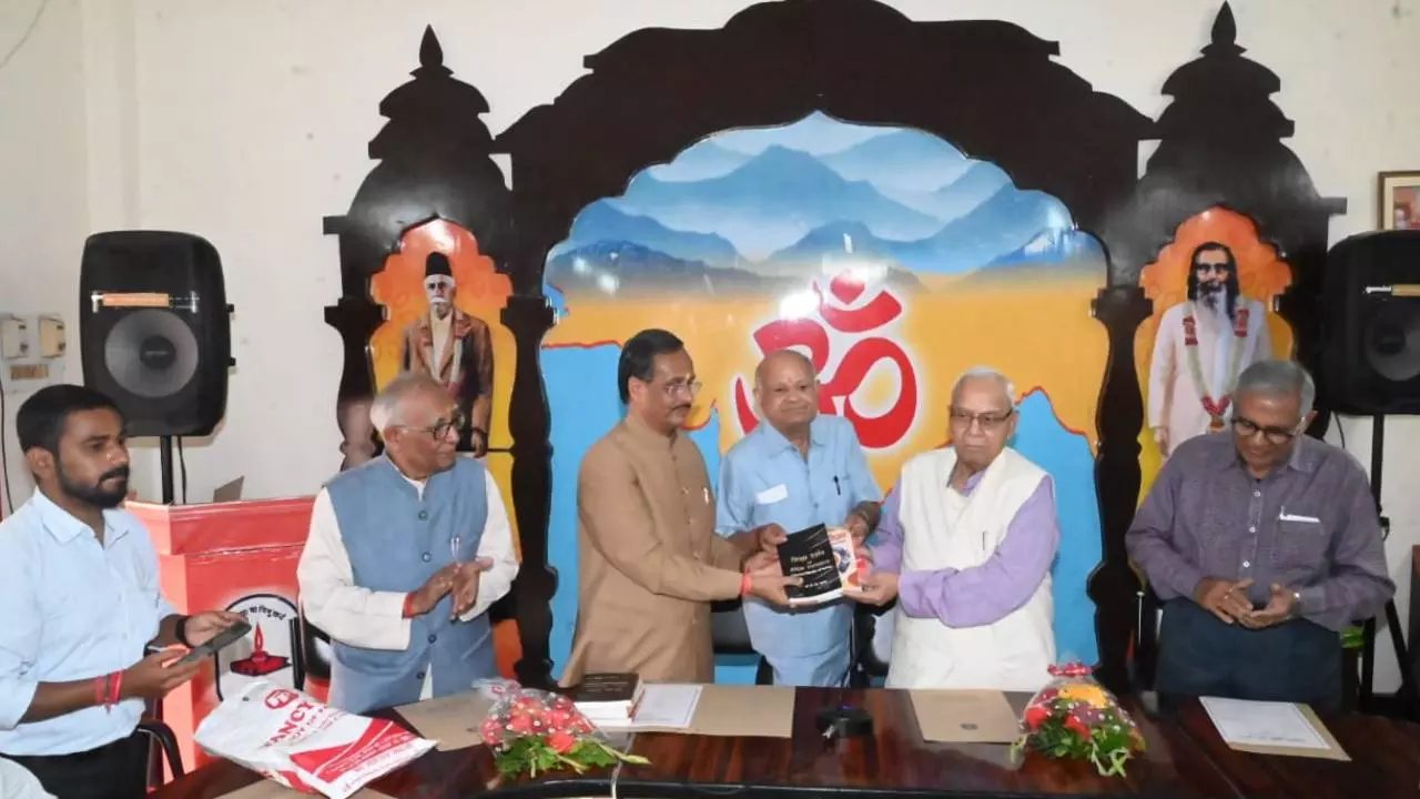 डॉ. दिनेश शर्मा बोले—संघ ने कठिन परिस्थितियों में की राष्ट्र सेवा