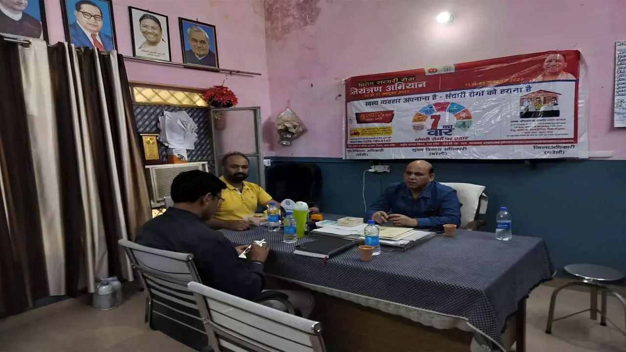 CMO inspects Mirgunj CHC, child harakam in staff CMO inspects Mirgunj CHC, child harakam in staff