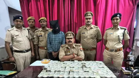 Chandauli News:बिहार चुनाव से पहले ट्रेन में ₹24.40 लाख कैश जब्त, संदिग्ध व्यक्ति हिरासत में Chandauli News:बिहार चुनाव से पहले ट्रेन में ₹24.40 लाख कैश जब्त, संदिग्ध व्यक्ति हिरासत में