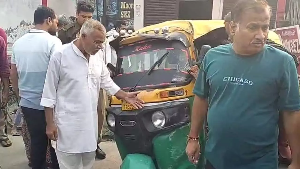 Five passengers injured when moving car rolled off in Etawah