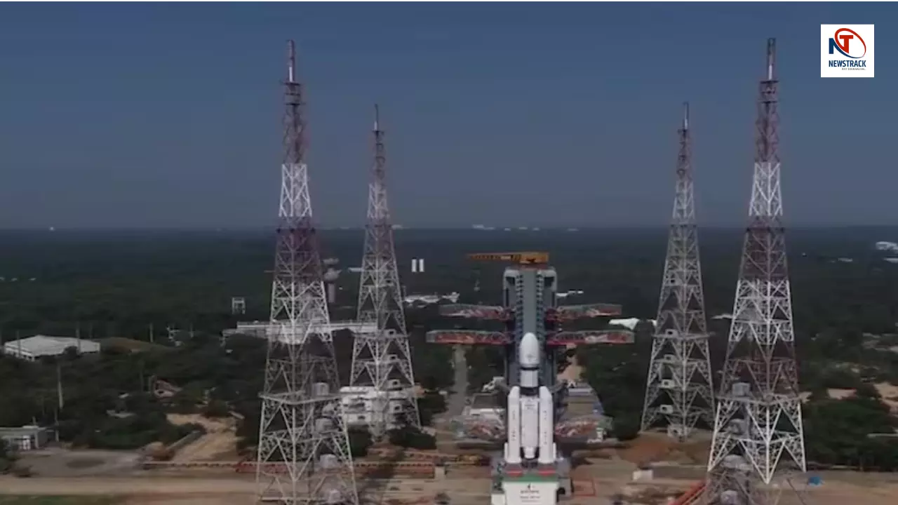 विस्फोटक मिशन! बाहुबली LVM3 इतिहास रचने को तैयार: क्या 4410 किलो का यह गोला अंतरिक्ष भेद पाएगा?