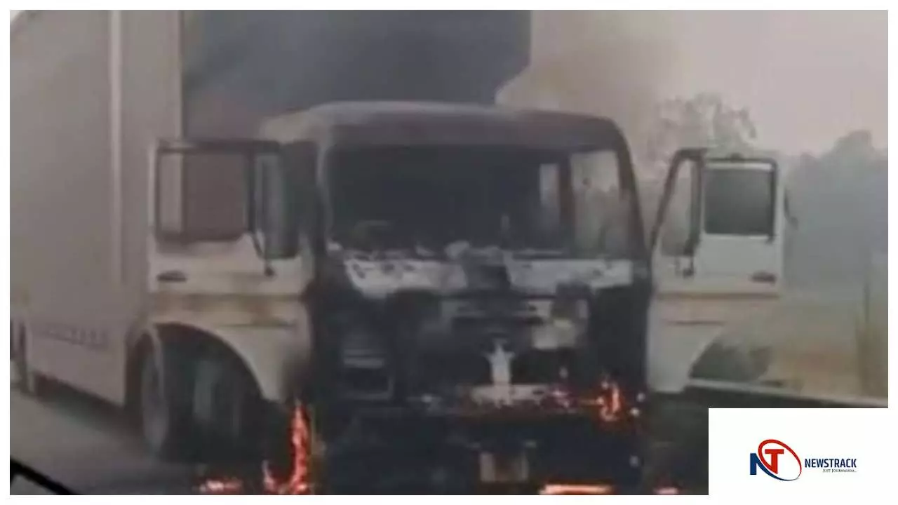 Etah News : एटा में चलते कंटेनर में लगी भीषण आग, चालक झुलसा — कूदकर बचाई जान