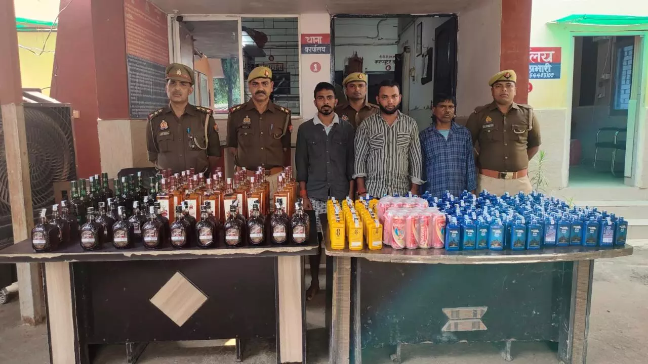 बिहार चुनाव में ले जा रहे थे अवैध शराब, पुलिस ने ट्रेन में लादने से पहले तीन को किया गिरफ्तार