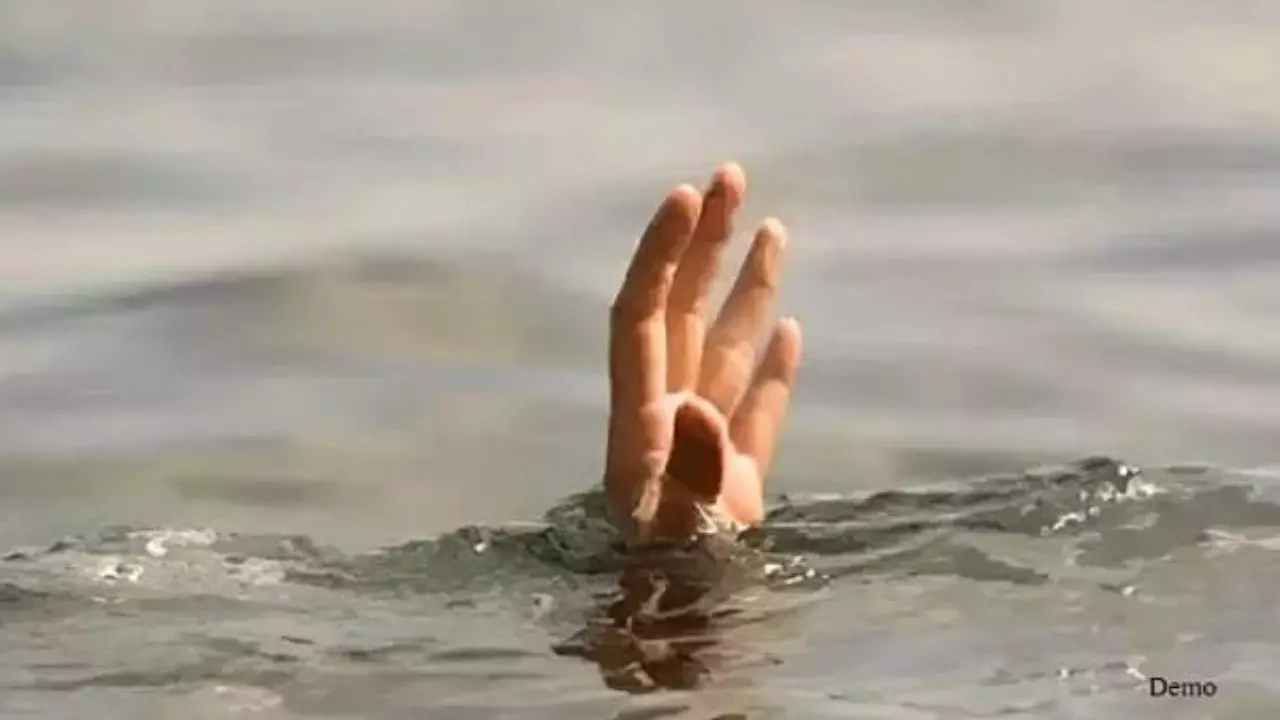 Hapur News: गढ़ गंगा मेले में स्नान के दौरान मेरठ के युवक की डूबकर मौत,, घाट पर मची अफरा-तफरी Hapur News: गढ़ गंगा मेले में स्नान के दौरान मेरठ के युवक की डूबकर मौत,, घाट पर मची अफरा-तफरी