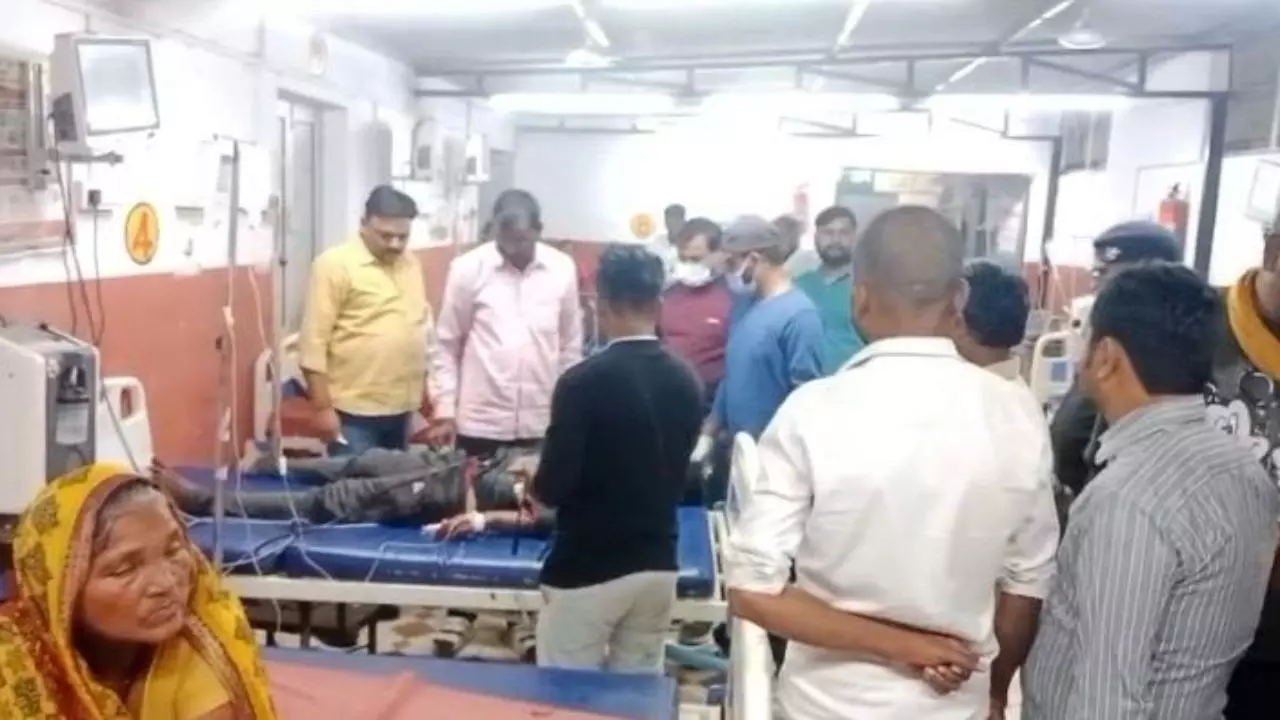 Hardoi News: अज्ञात हमलावरों ने युवक पर किया वार, सीसीटीवी फुटेज खंगाल रही पुलिस Hardoi News: अज्ञात हमलावरों ने युवक पर किया वार, सीसीटीवी फुटेज खंगाल रही पुलिस