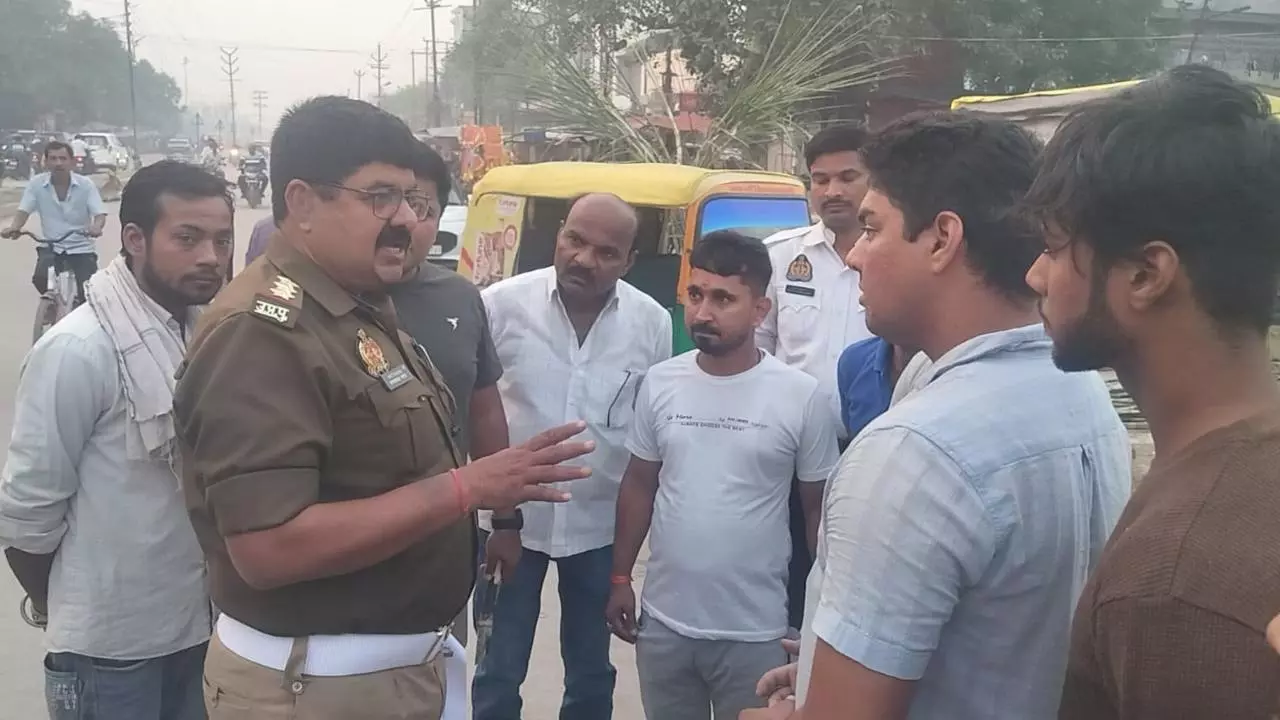 Chandauli News: चंदौली पुलिस की बड़ी कार्रवाई: 615 वाहनों का चालान, 7.52 लाख रुपये का जुर्माना