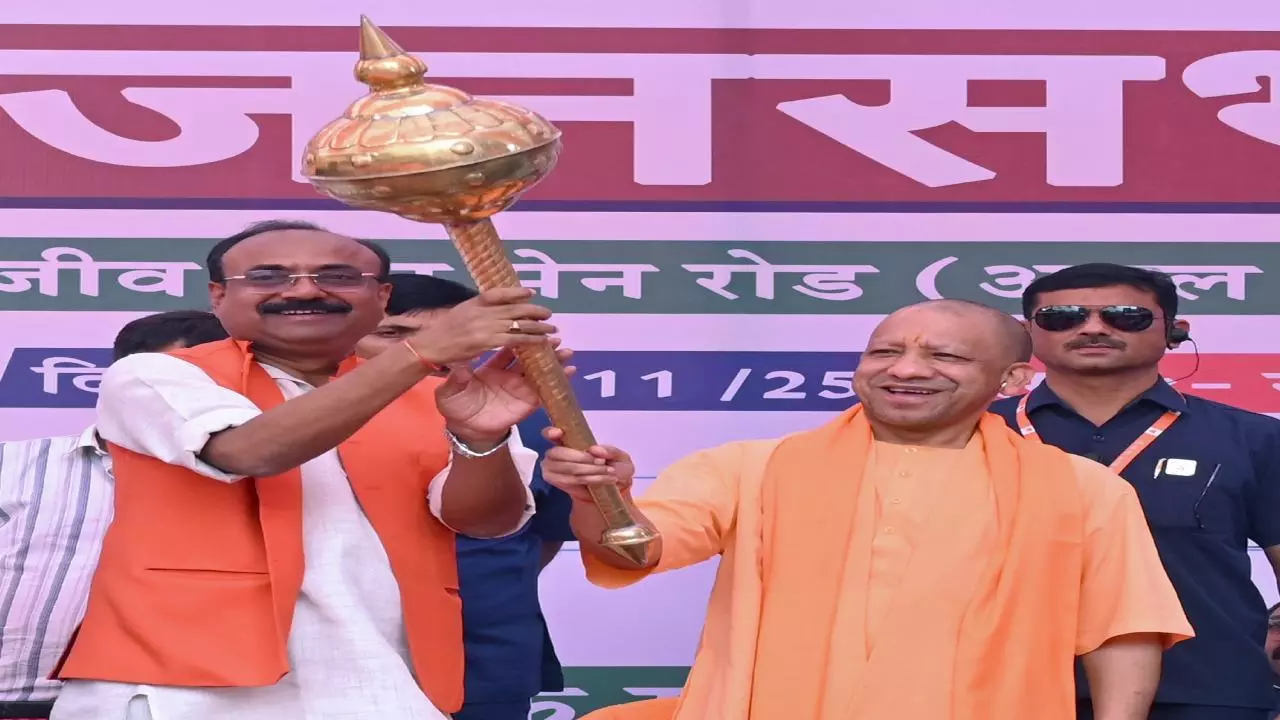 Yogi Adityanath addressing rally in Garkha, Bihar Yogi Adityanath addressing rally in Garkha, Bihar