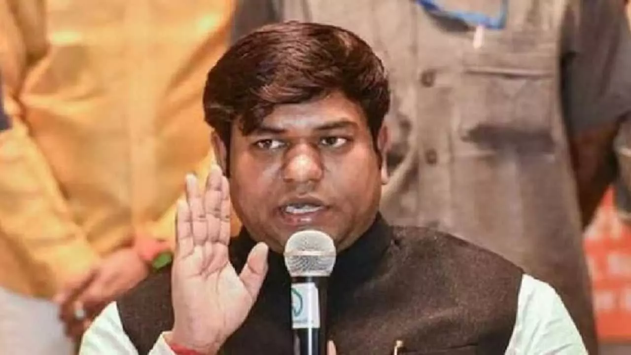 Bihar में मल्लाह समुदाय का अपमान! राहुल के मछली पकड़ने पर एनडीए नेताओं का कटाक्ष, मुकेश साहनी... Bihar में मल्लाह समुदाय का अपमान! राहुल के मछली पकड़ने पर एनडीए नेताओं का कटाक्ष, मुकेश साहनी...