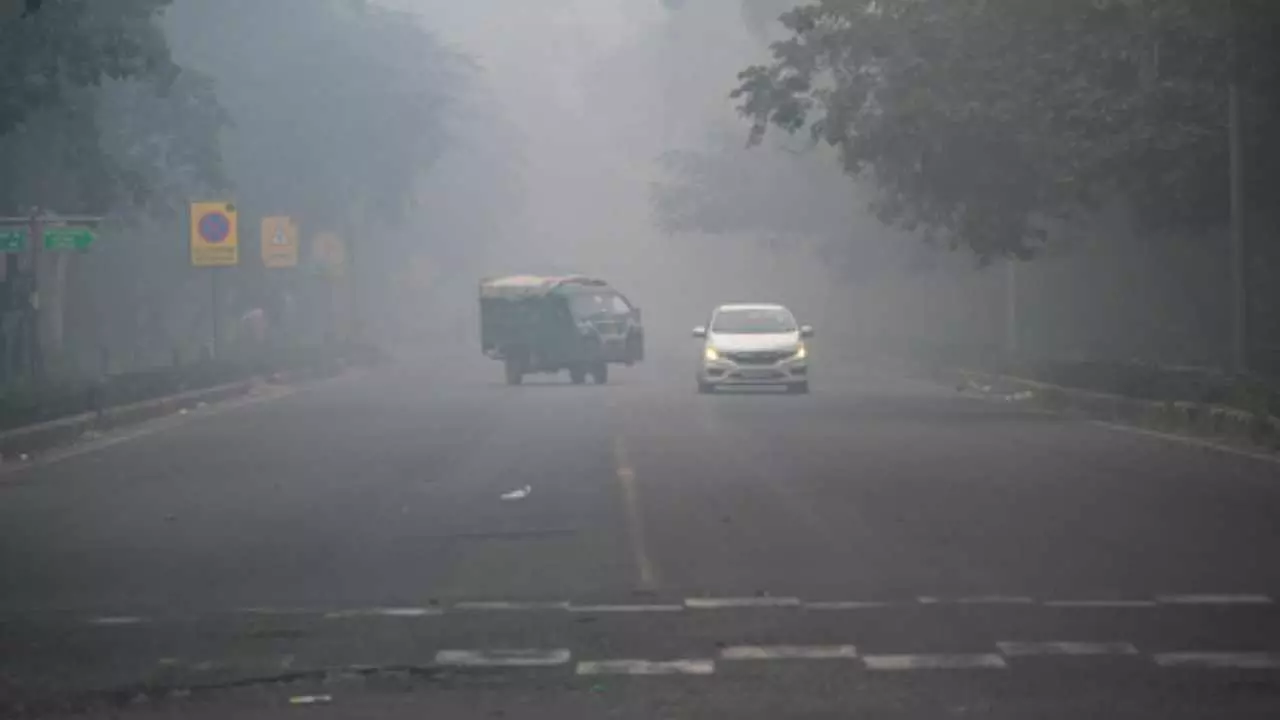 Delhi के बिगड़ते प्रदूषण पर सुप्रीम कोर्ट की सख्ती, कमीशन से मांगी विस्तृत रिपोर्ट Delhi के बिगड़ते प्रदूषण पर सुप्रीम कोर्ट की सख्ती, कमीशन से मांगी विस्तृत रिपोर्ट