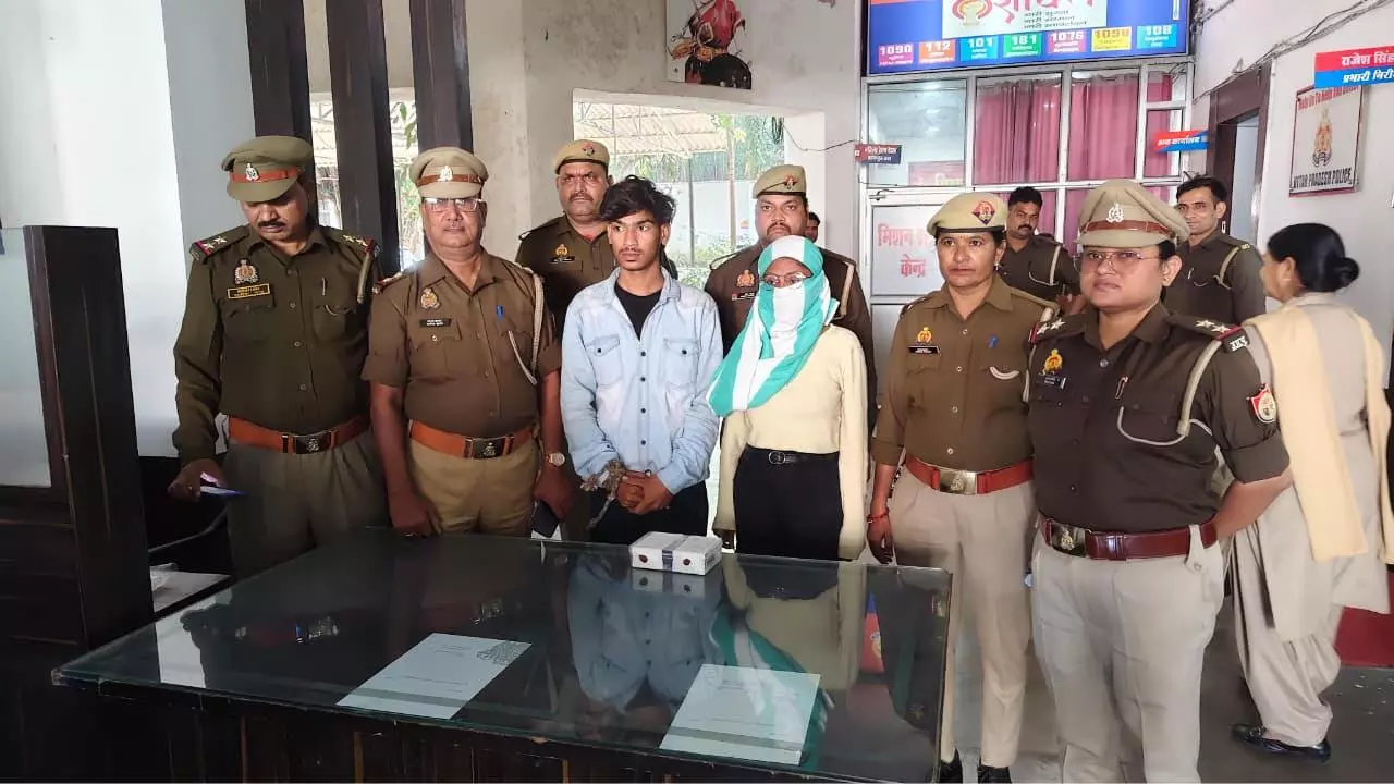 झांसी में बीए-एलएलबी छात्रा ने प्रेमी संग मिलकर ज्वैलर से की ठगी, पुलिस ने दोनों को किया गिरफ्तार झांसी में बीए-एलएलबी छात्रा ने प्रेमी संग मिलकर ज्वैलर से की ठगी, पुलिस ने दोनों को किया गिरफ्तार