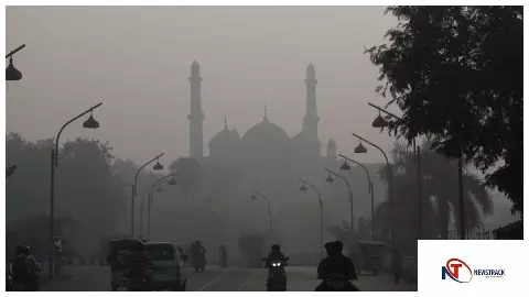Lucknow News : स्मॉग में घुट रहा लखनऊ, सांस के मरीजों के लिए खतरे की घंटी