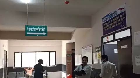 Etawah News: आदेशों की उड़ रही धज्जियां, समय पर नहीं पहुंचते 100 सैया अस्पताल केडॉक्टर Etawah News: आदेशों की उड़ रही धज्जियां, समय पर नहीं पहुंचते 100 सैया अस्पताल केडॉक्टर