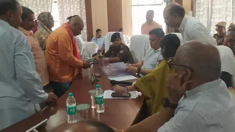 Ayodhya News: संपूर्ण समाधान दिवस में 141 शिकायतें, जिलाधिकारी ने तुरंत कार्रवाई के दिए निर्देश