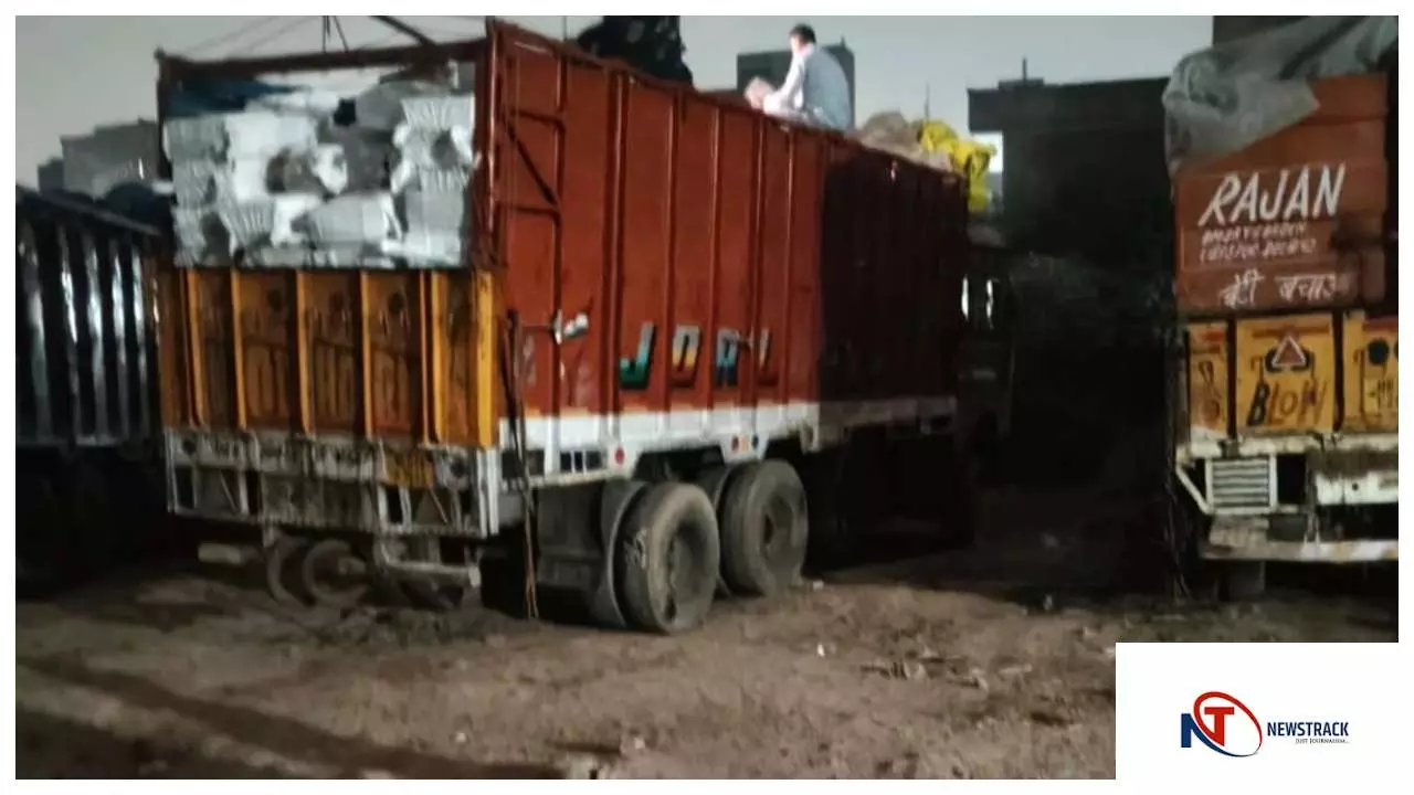 Sonbhadra News : सोनभद्र-गाजियाबाद में 3.5 करोड़ का प्रतिबंधित कफ सीरप जब्त, सात गिरफ्तार Sonbhadra News : सोनभद्र-गाजियाबाद में 3.5 करोड़ का प्रतिबंधित कफ सीरप जब्त, सात गिरफ्तार