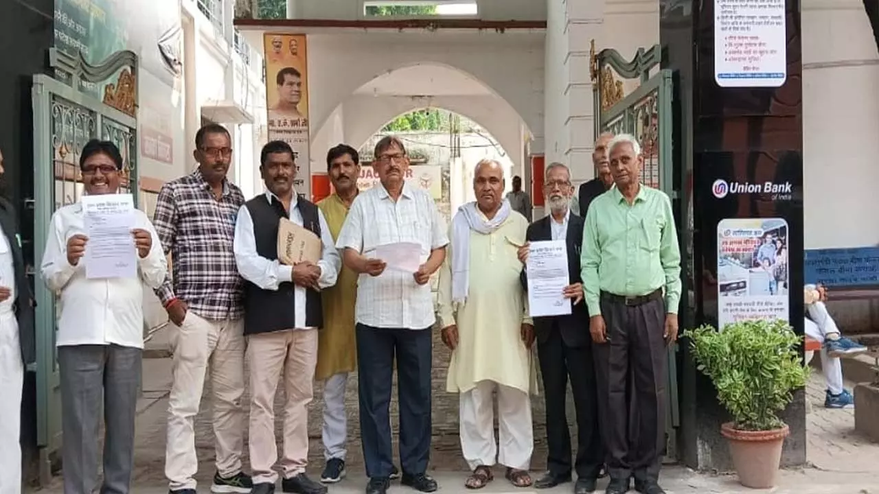 Crops ruined by unseasonal rains, UP Kisan Sabha sends memorandum to CM Crops ruined by unseasonal rains, UP Kisan Sabha sends memorandum to CM