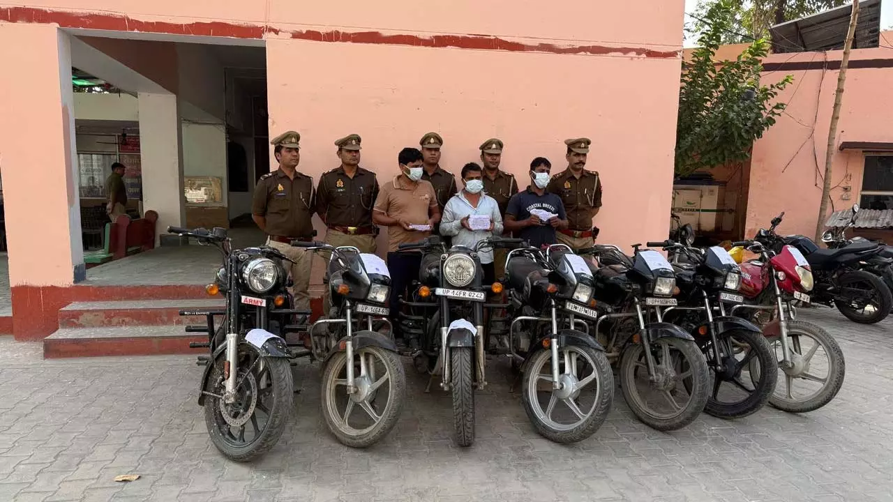 Car thief gang exposed in Hapur, three arrested, seven bikes recovered Car thief gang exposed in Hapur, three arrested, seven bikes recovered
