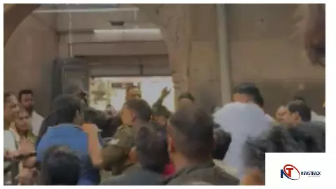 Mathura News : बांके बिहारी मंदिर में पुलिस और भक्तों की भिड़ंत, दर्शन में अफरा-तफरी