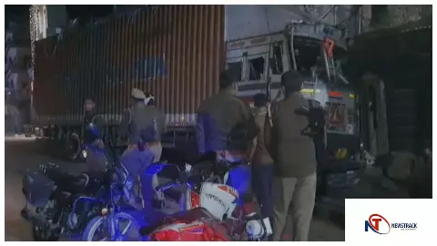 इटावा: तेज रफ्तार कंटेनर ने रोडवेज बस को मारी टक्कर, आधा दर्जन यात्री घायल इटावा: तेज रफ्तार कंटेनर ने रोडवेज बस को मारी टक्कर, आधा दर्जन यात्री घायल