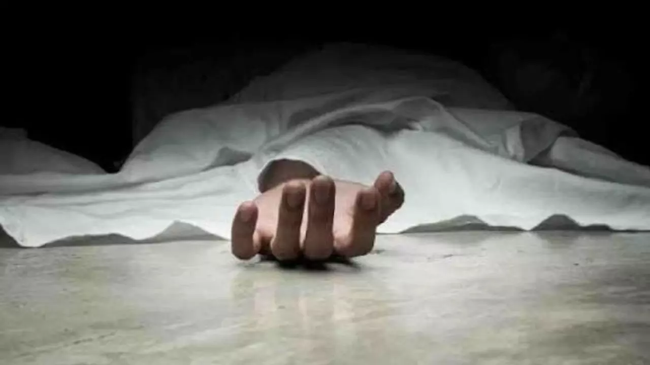 Sonbhadra News: ढोसरा गांव में प्रसव के दौरान युवती की मौत, स्वास्थ्य व्यवस्था पर उठे सवाल Sonbhadra News: ढोसरा गांव में प्रसव के दौरान युवती की मौत, स्वास्थ्य व्यवस्था पर उठे सवाल