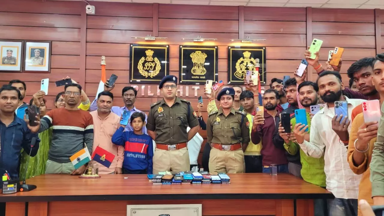 Pilibhit News: पीलीभीत में साइबर क्राइम टीम की बड़ी सफलता, 20 लाख के 160 मोबाइल बरामद Pilibhit News: पीलीभीत में साइबर क्राइम टीम की बड़ी सफलता, 20 लाख के 160 मोबाइल बरामद