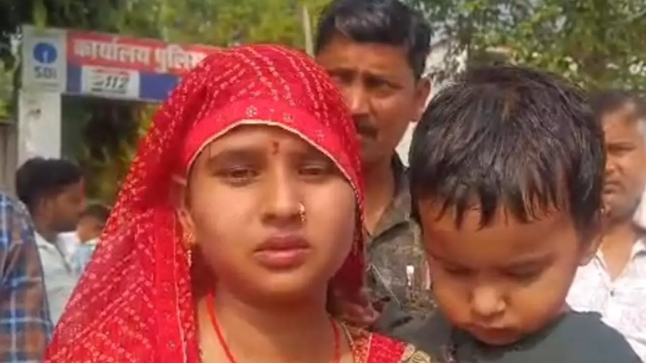 Chandauli News: 40 दिनों से लापता युवक का सुराग नहीं, परिजनों ने लगाया अपहरण का आरोप Chandauli News: 40 दिनों से लापता युवक का सुराग नहीं, परिजनों ने लगाया अपहरण का आरोप