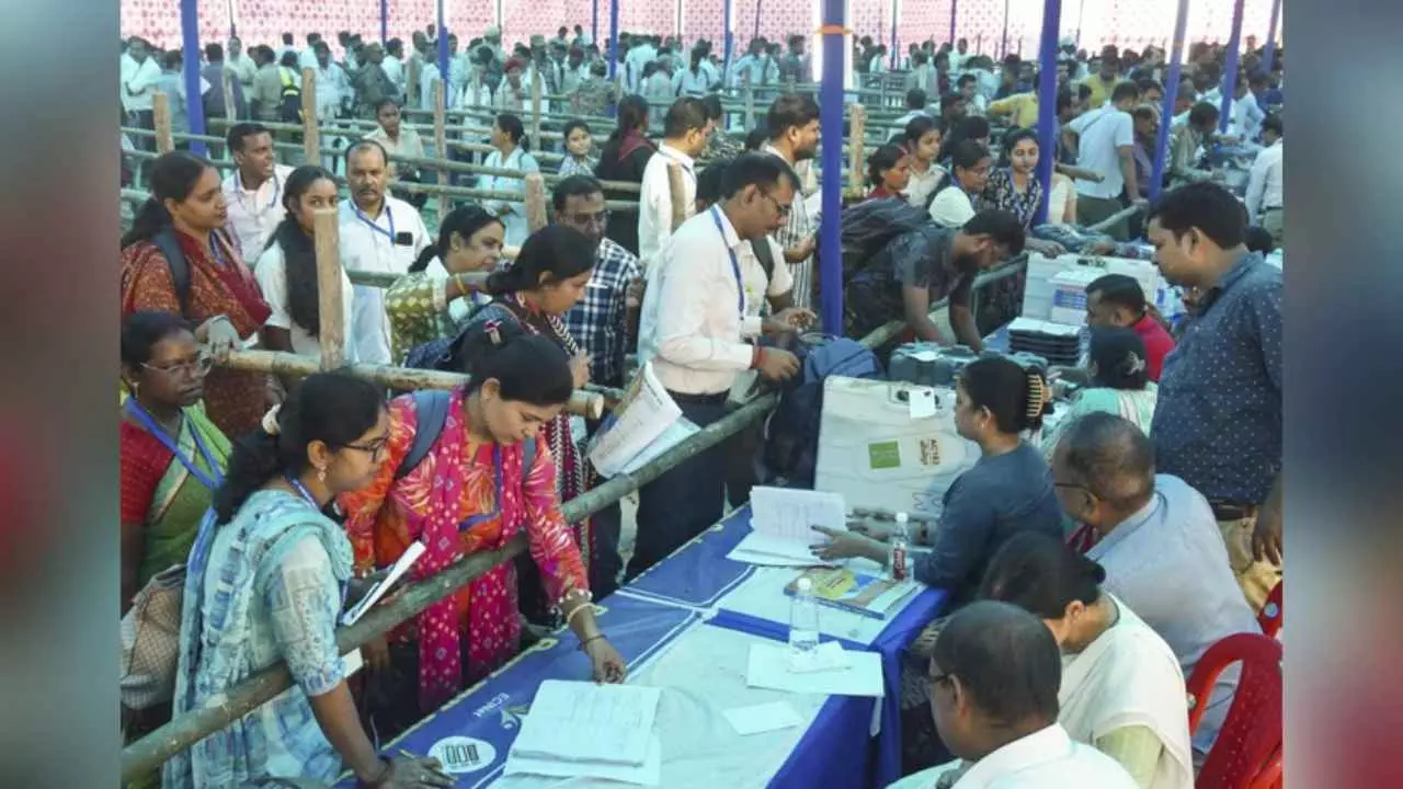 बिहार में पहले चरण में रेकॉर्डतोड़ मतदान, सामने आए आंकड़ों ने उड़ाए होश, महिलाओं ने रचा इतिहास