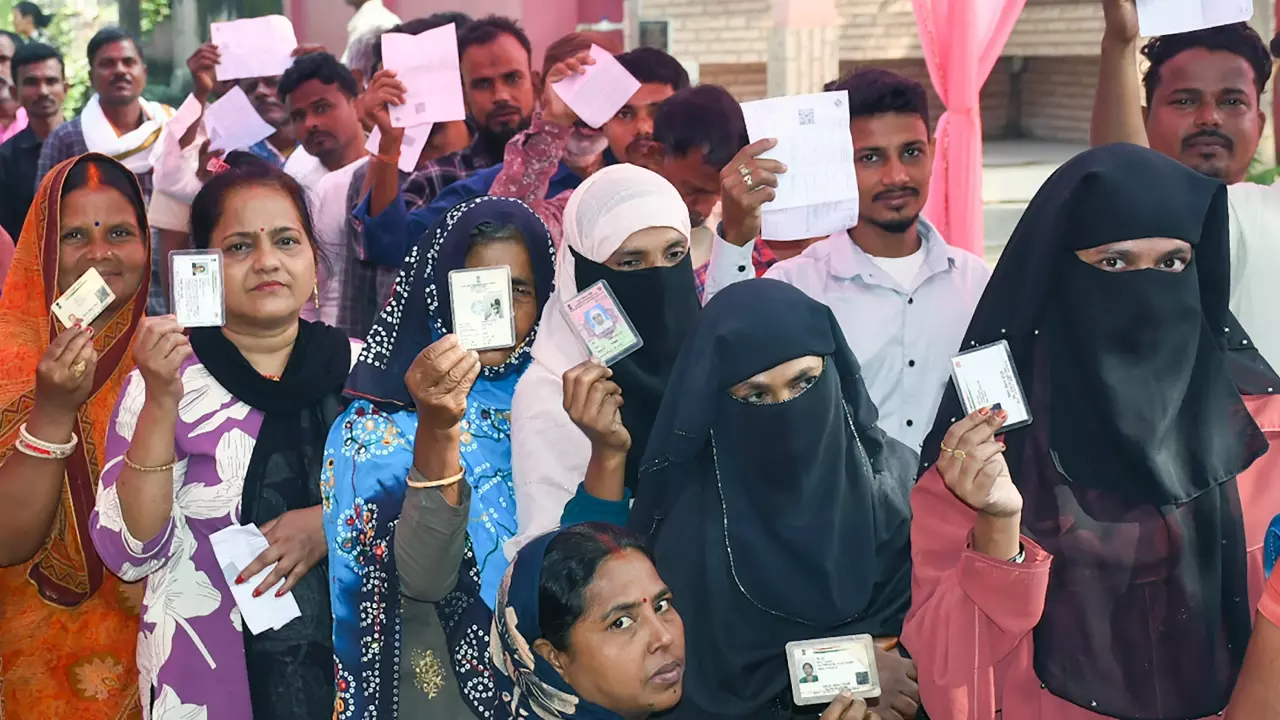 महिलाये बनीं खेवनहार, इस पार्टी के साथ हो गया खेला, बंपर वोटिंग बना सिरदर्द