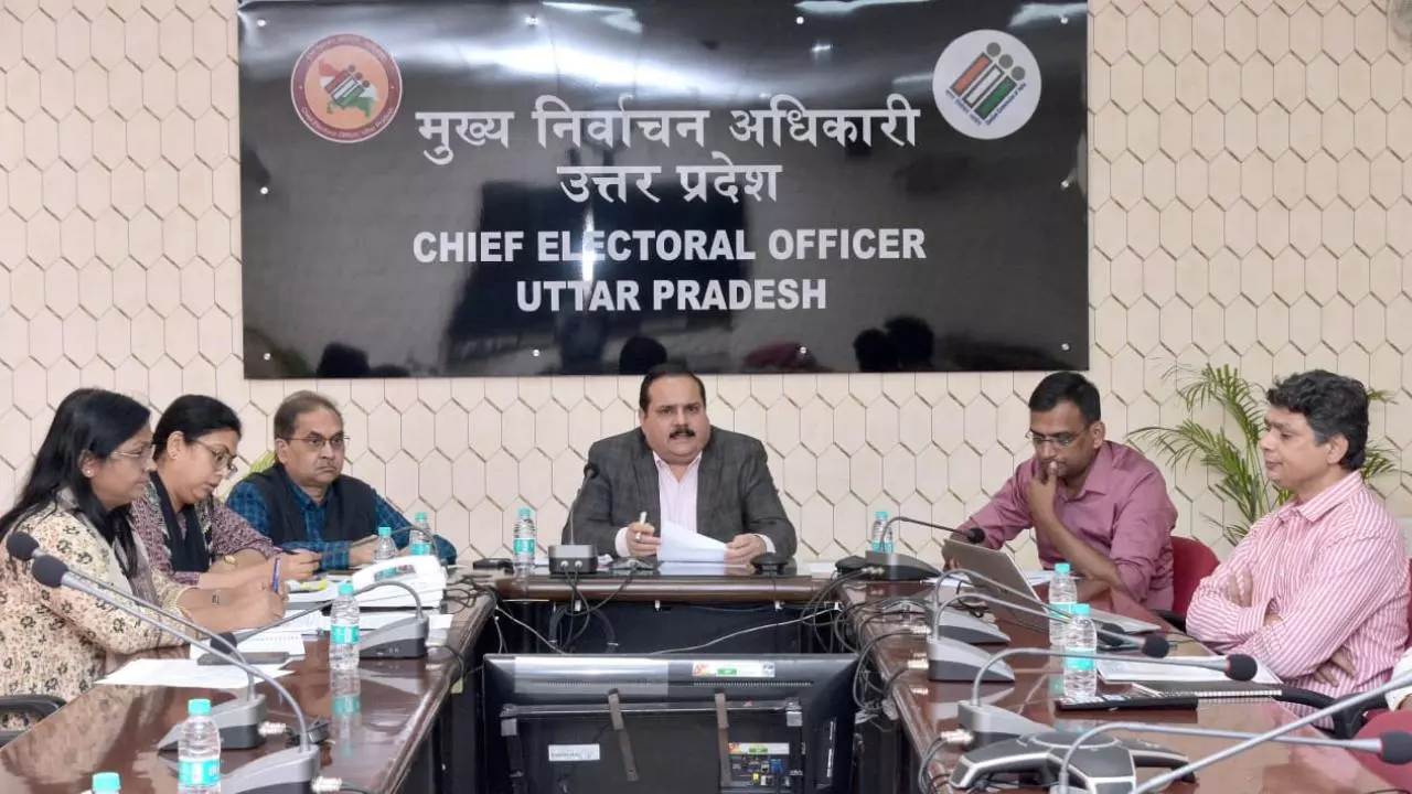 Mathura News: मुख्य निर्वाचन अधिकारी ने की समीक्षा, मतदाता सूची में पारदर्शिता पर जोर Mathura News: मुख्य निर्वाचन अधिकारी ने की समीक्षा, मतदाता सूची में पारदर्शिता पर जोर