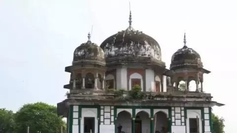 Fatehpur Mandir Maqbara Vivad