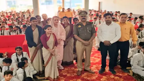 Police make students aware of road safety in Mainpuri, explain traffic rules Police make students aware of road safety in Mainpuri, explain traffic rules