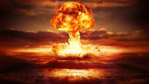 New Nuclear Arms Race: परमाणु हथियारों की नई दौड़ में कौन देश कितना ताकतवर, कौन बना सबसे बड़ा खतरा? New Nuclear Arms Race: परमाणु हथियारों की नई दौड़ में कौन देश कितना ताकतवर, कौन बना सबसे बड़ा खतरा?