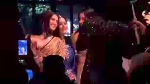 Janhvi Kapoor-Tara Sutaria Dance Video
