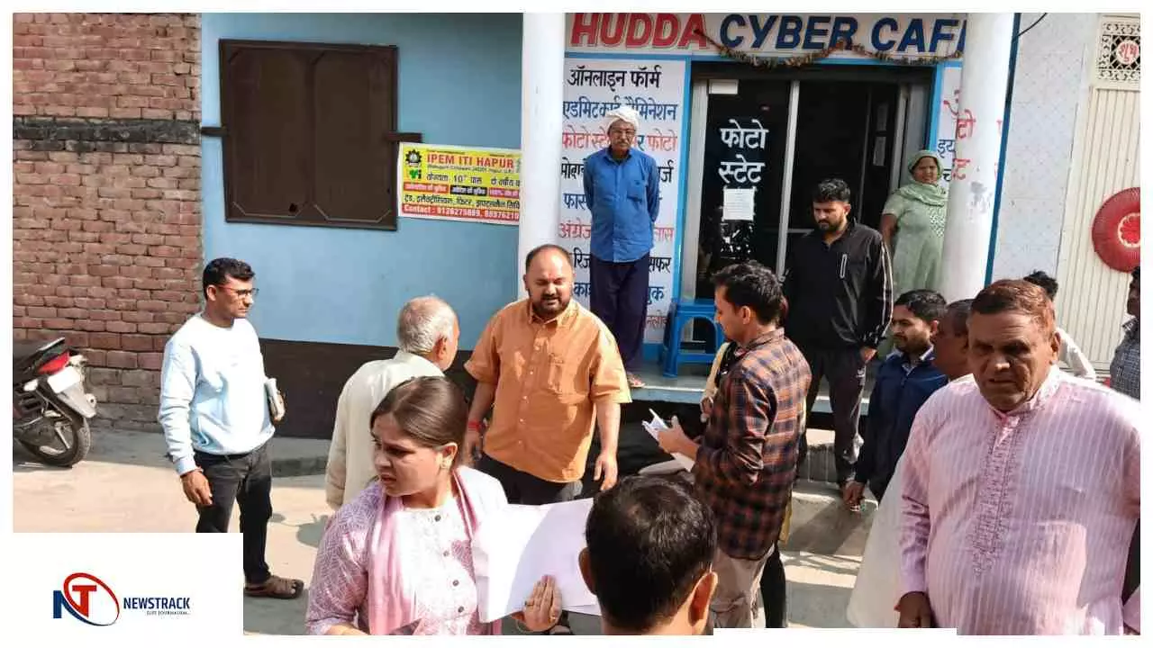 Hapur News : हापुड़ DM का गांवों में दौरा: SIR अभियान की समीक्षा, जनता से संवाद