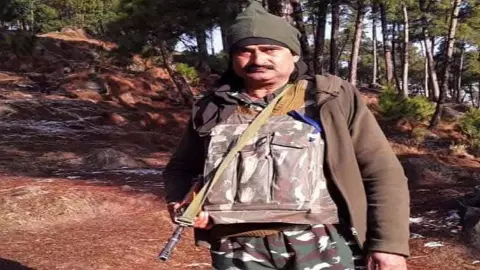 Body of CRPF Daroga martyred in Jharkhand reaches Eta