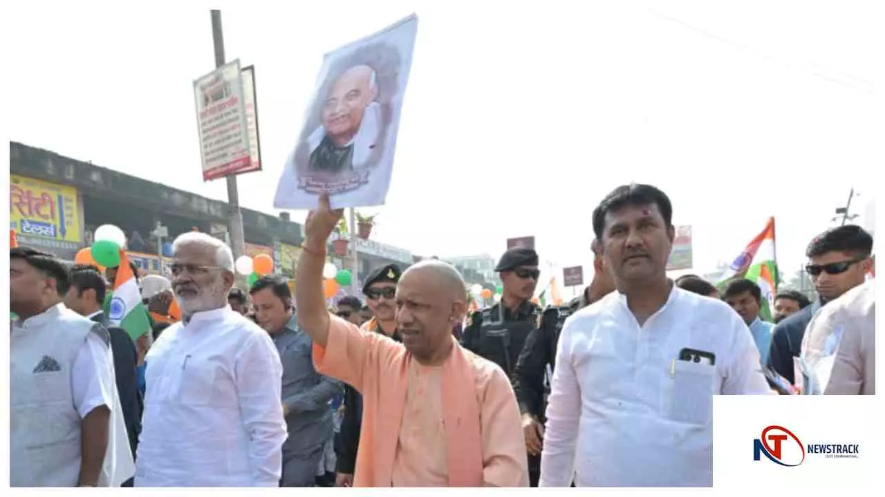 Gorakhpur News : सीएम योगी का कांग्रेस-सपा पर वार, बोले- वंदे मातरम् का अपमान न होता तो देश न बंटता Gorakhpur News : सीएम योगी का कांग्रेस-सपा पर वार, बोले- वंदे मातरम् का अपमान न होता तो देश न बंटता