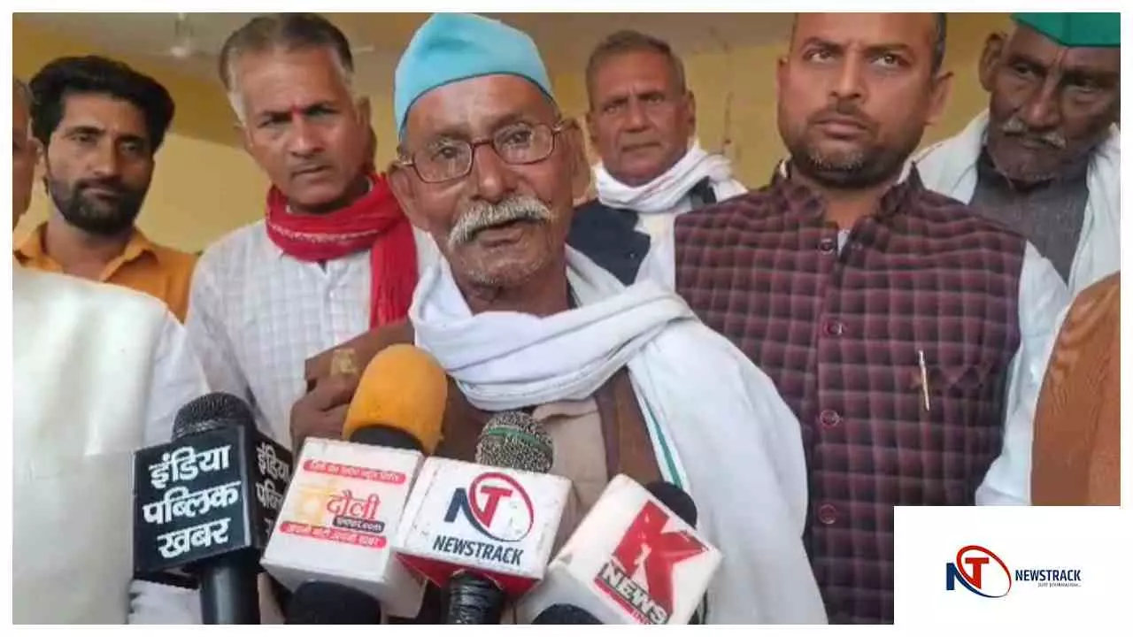 Chandauli News : तूफान से बर्बाद हुई फसलों के मुआबजे को लेकर किसान आक्रोशित,डीएम को सौंपा पत्रक