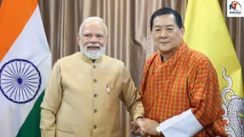 PM Modi Bhutan Visit: पीएम मोदी ने की भूटान के चौथे नरेश से मुलाकात, महोत्सव में लिया भाग PM Modi Bhutan Visit: पीएम मोदी ने की भूटान के चौथे नरेश से मुलाकात, महोत्सव में लिया भाग