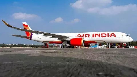 बम से उड़ा दो! हवा में Air India के विमान को धमकी, वाराणसी में इमरजेंसी लैंडिंग, एयरपोर्ट पर हाई अलर्ट बम से उड़ा दो! हवा में Air India के विमान को धमकी, वाराणसी में इमरजेंसी लैंडिंग, एयरपोर्ट पर हाई अलर्ट