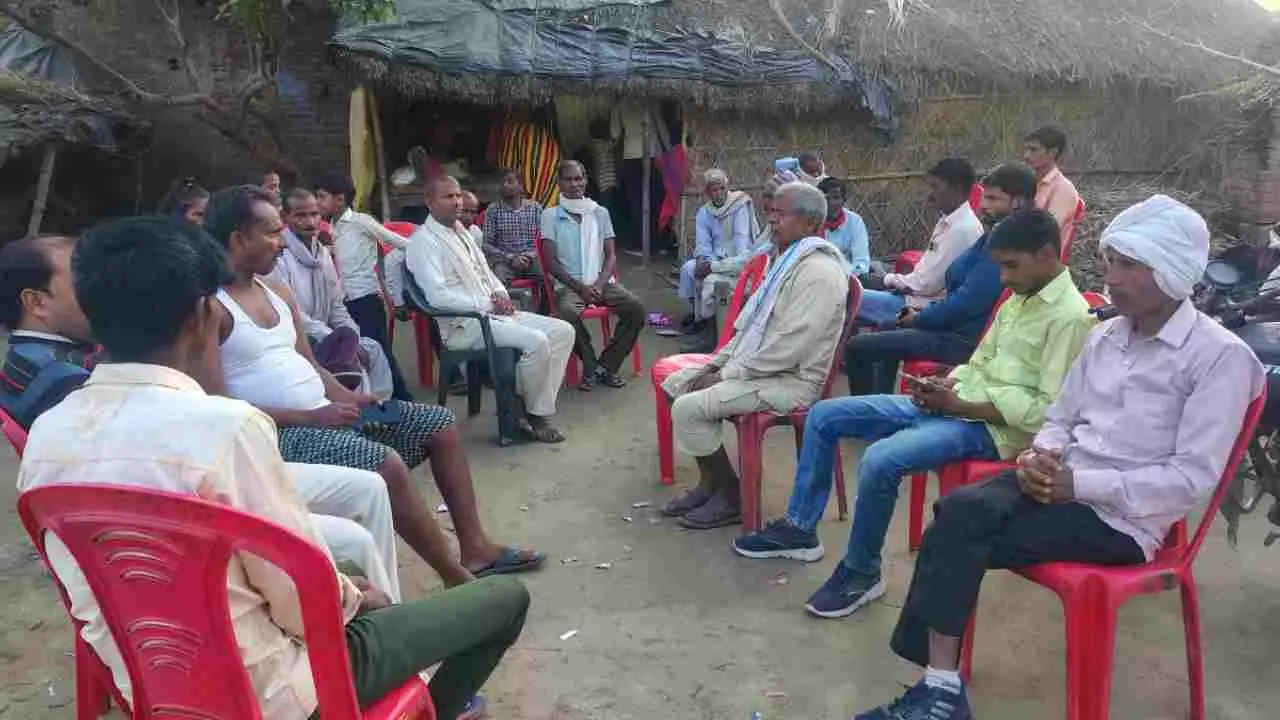 Lakhimpur Kheri News: सड़क हादसे में दो बाइक सवारों की हुई मौत, दो की हालत गंभीर